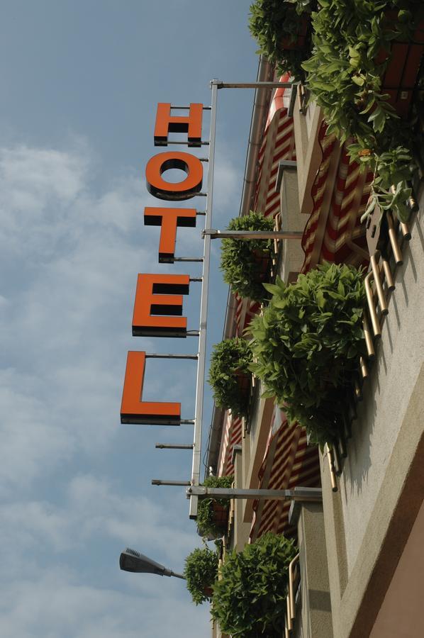 Hotel Valentino Perosa Argentina Exterior photo